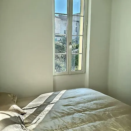 Superbe 3 Pieces Avec Jardin Dans Le Vieil Antibes