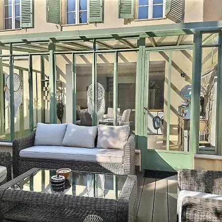 Superbe 3 Pieces Avec Jardin Dans Le Vieil Apartman Antibes