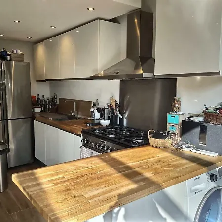 Superbe 3 Pieces Avec Jardin Dans Le Vieil Apartman *